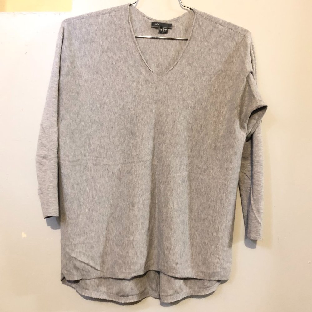 Vince. V-neck 3/4 sleeve lightweight sweater, Womens size M